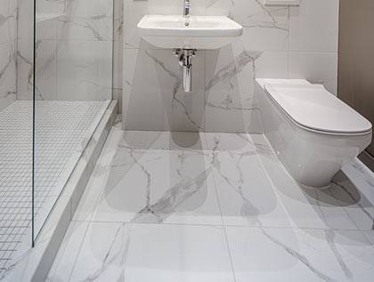 Opt for larger tiles and attain an enthralling bathroom