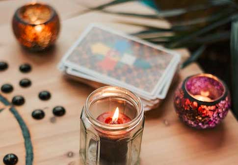 Decorate with resplendent jars